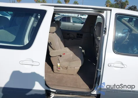 1998 Toyota Sienna Ce z USA, uszkodzony, nr VIN 4T3GF19C1WU078307